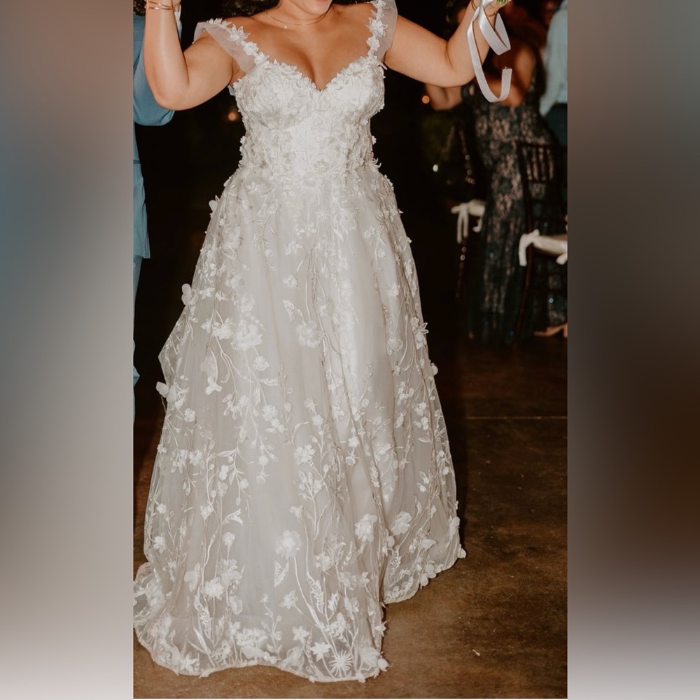 Calla Blanche wedding gown - Picture 5 of 17